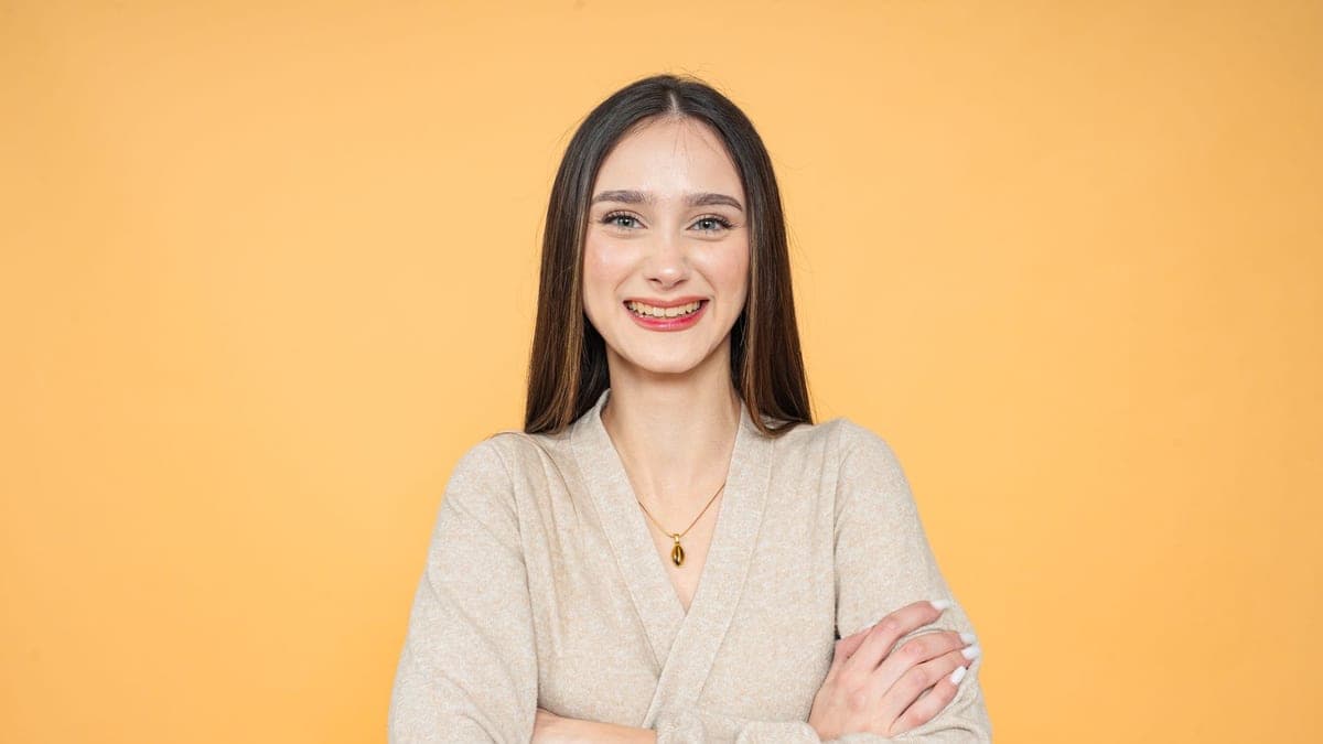 How to Close a Gap Between Your Front Teeth (Diastema) Without Braces