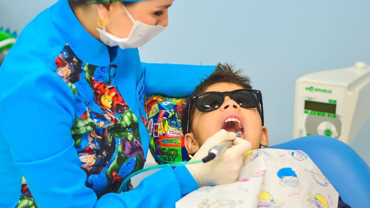 Hollywood Smile vs Veneers: What's the Difference, Really?
