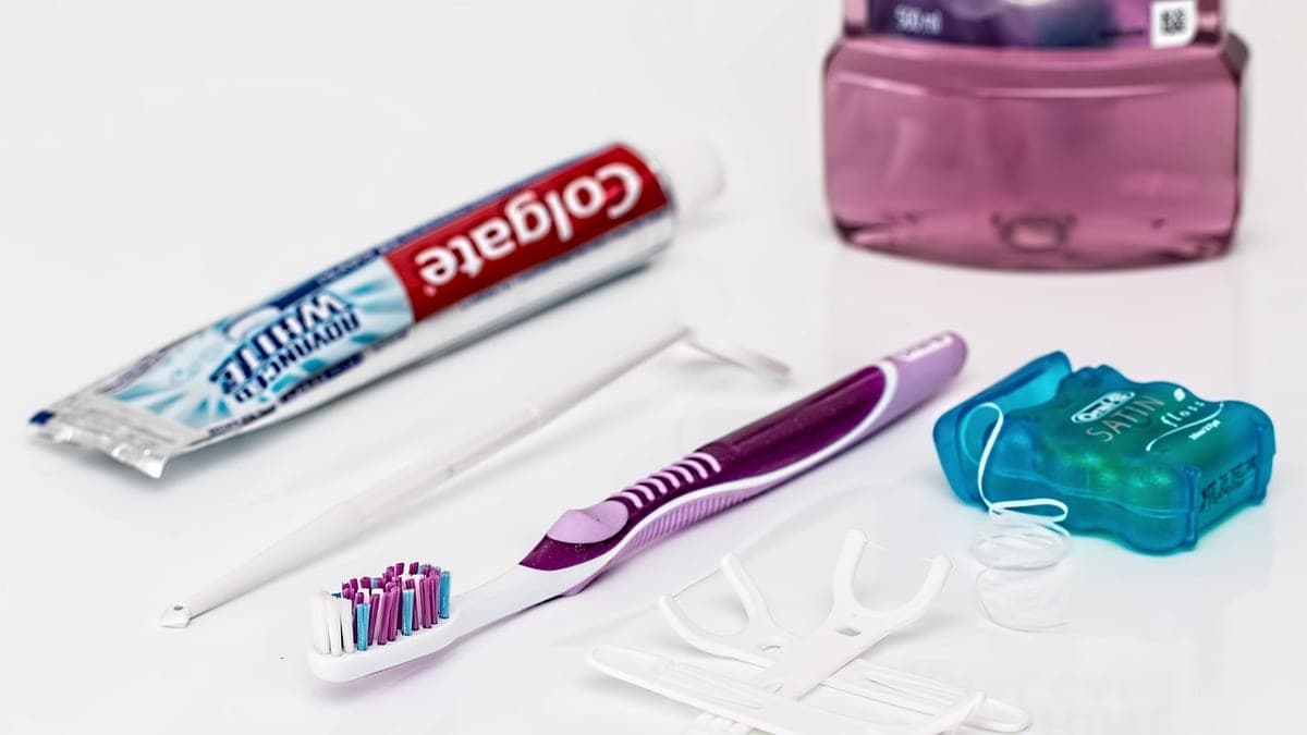 Sarı ve Lekeli Dişler: Neden Olur ve Kalıcı Olarak Nasıl Çözülür?