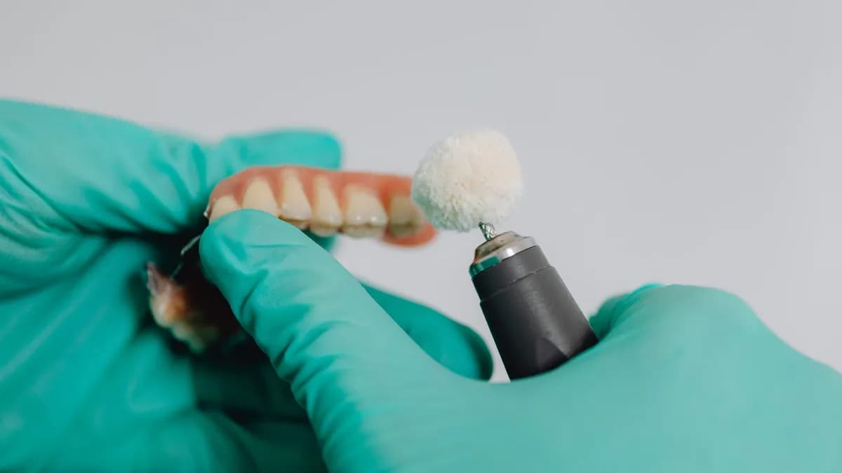 Fixed temporary bridge fitted on All-on-4 implants