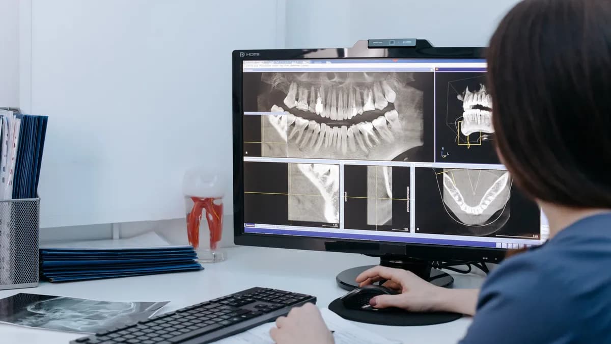 Panorama-Röntgen zur Planung der Implantatbehandlung