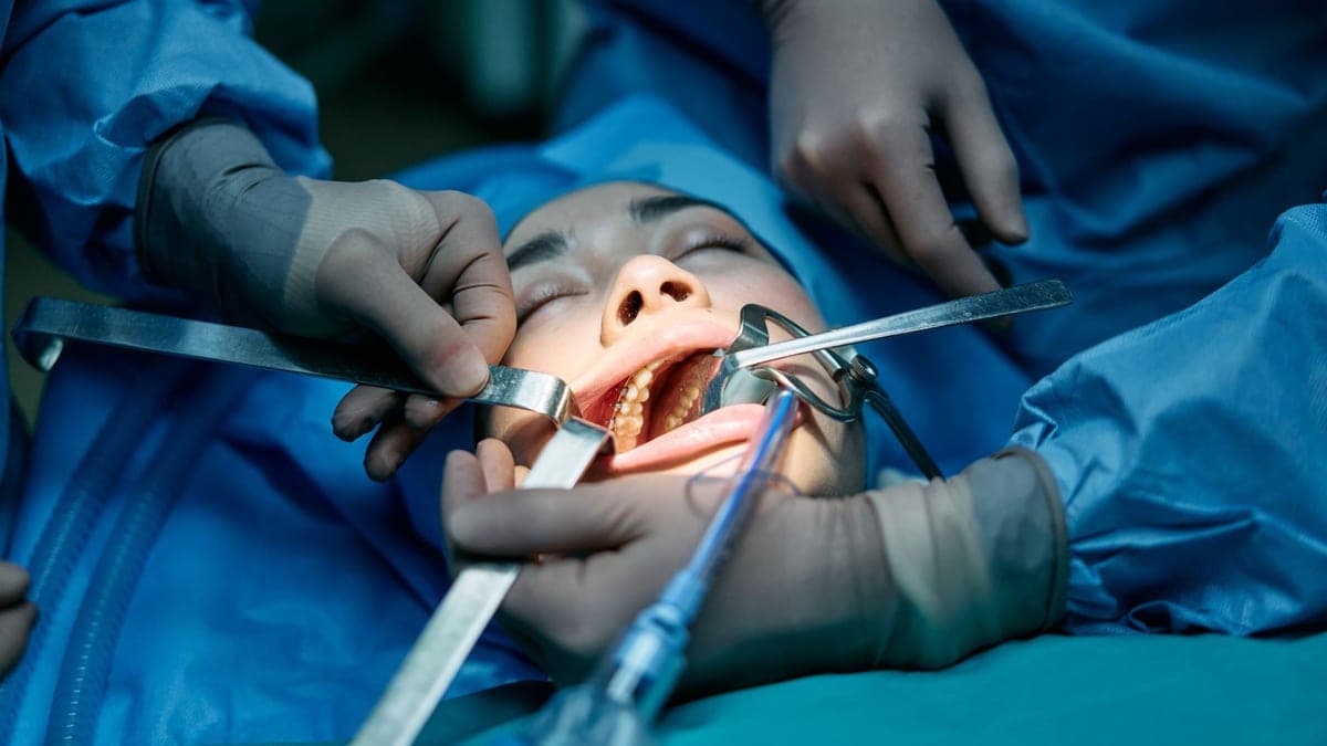 Türkiye'de Diş İmplantı Güvenli mi? Uçmadan Önce Nelere Bakmalısınız?